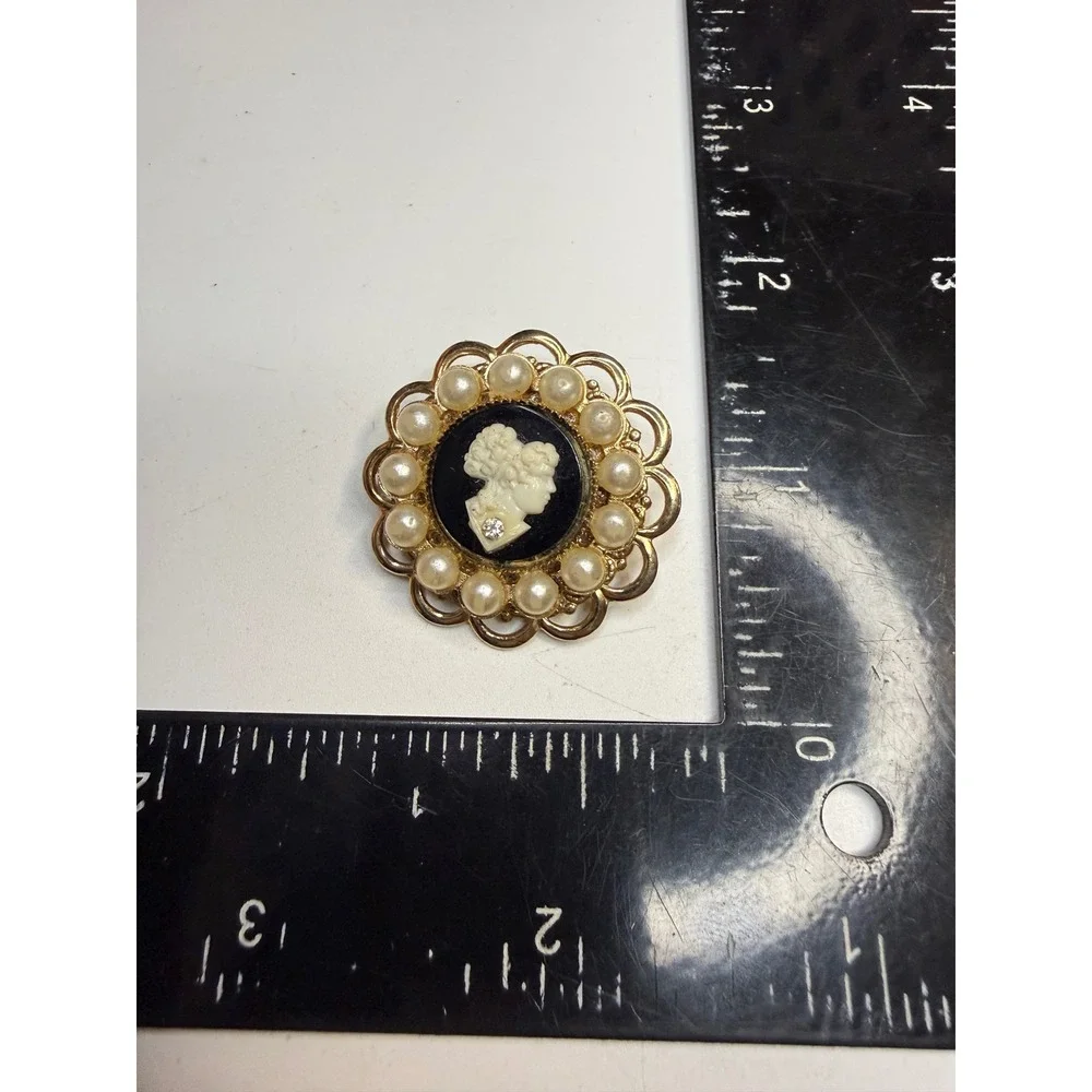 Vintage Gold Tone Cameo Brooch Faux Pearl Rhinestone Scalloped Pin
